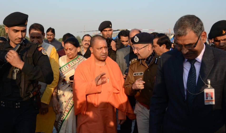 cm yogi promised to give 40 thousand flats till 31st december