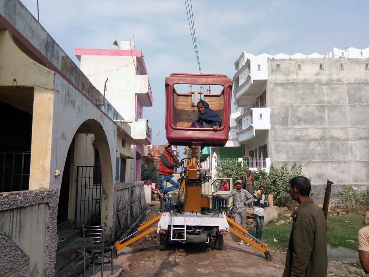 महिला भीतर, सील कर दिया अस्पताल !