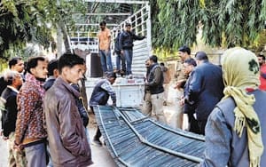 Police pull out of Ashraf's house