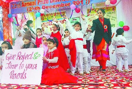  बीएल सेंट्रल स्कूल में नाटी डालकर लूटी वाहवाही