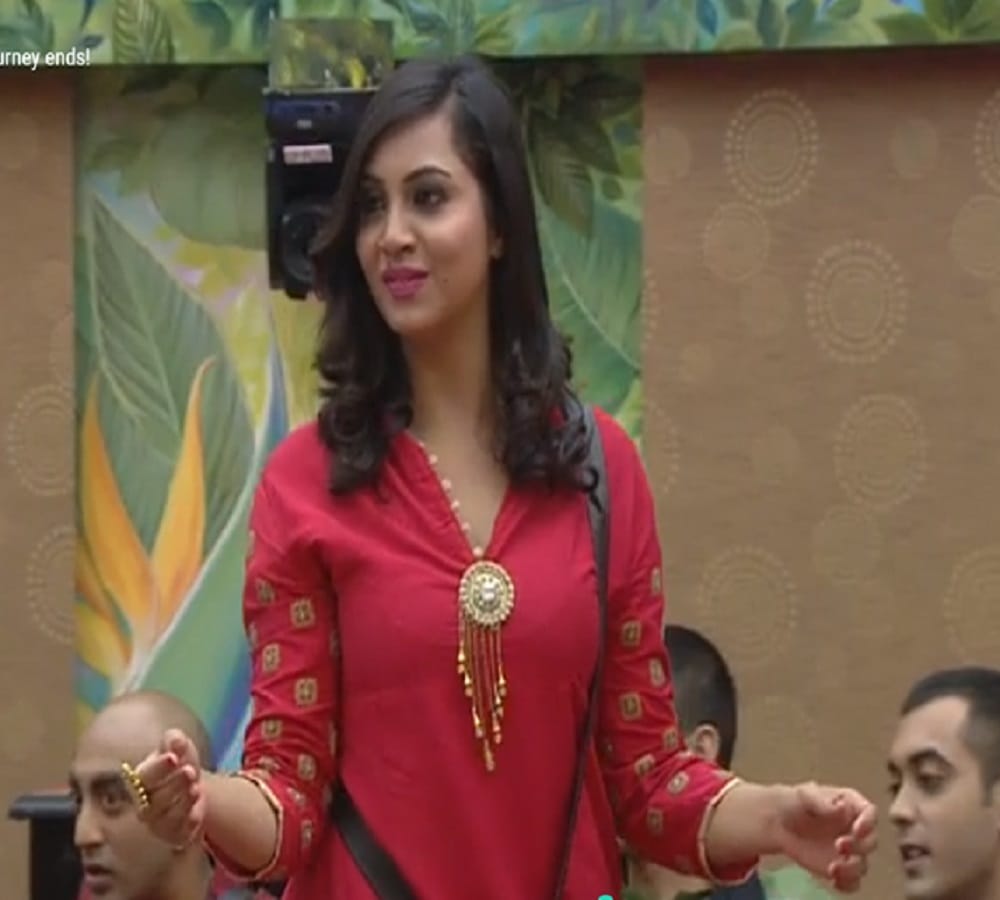 bigg boss 11 arshi khan eliminated from the house because of arrest warrant