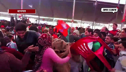 Ruckus in public meeting of cm yogi in baghpat