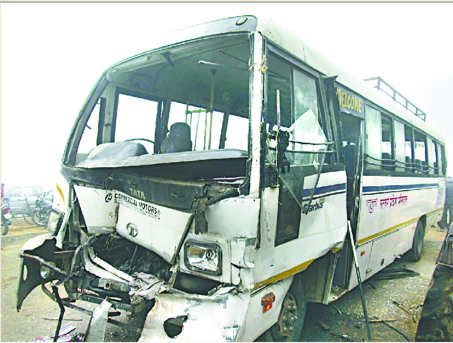 Bus collides with tractor-trolley, dies of tractor driver