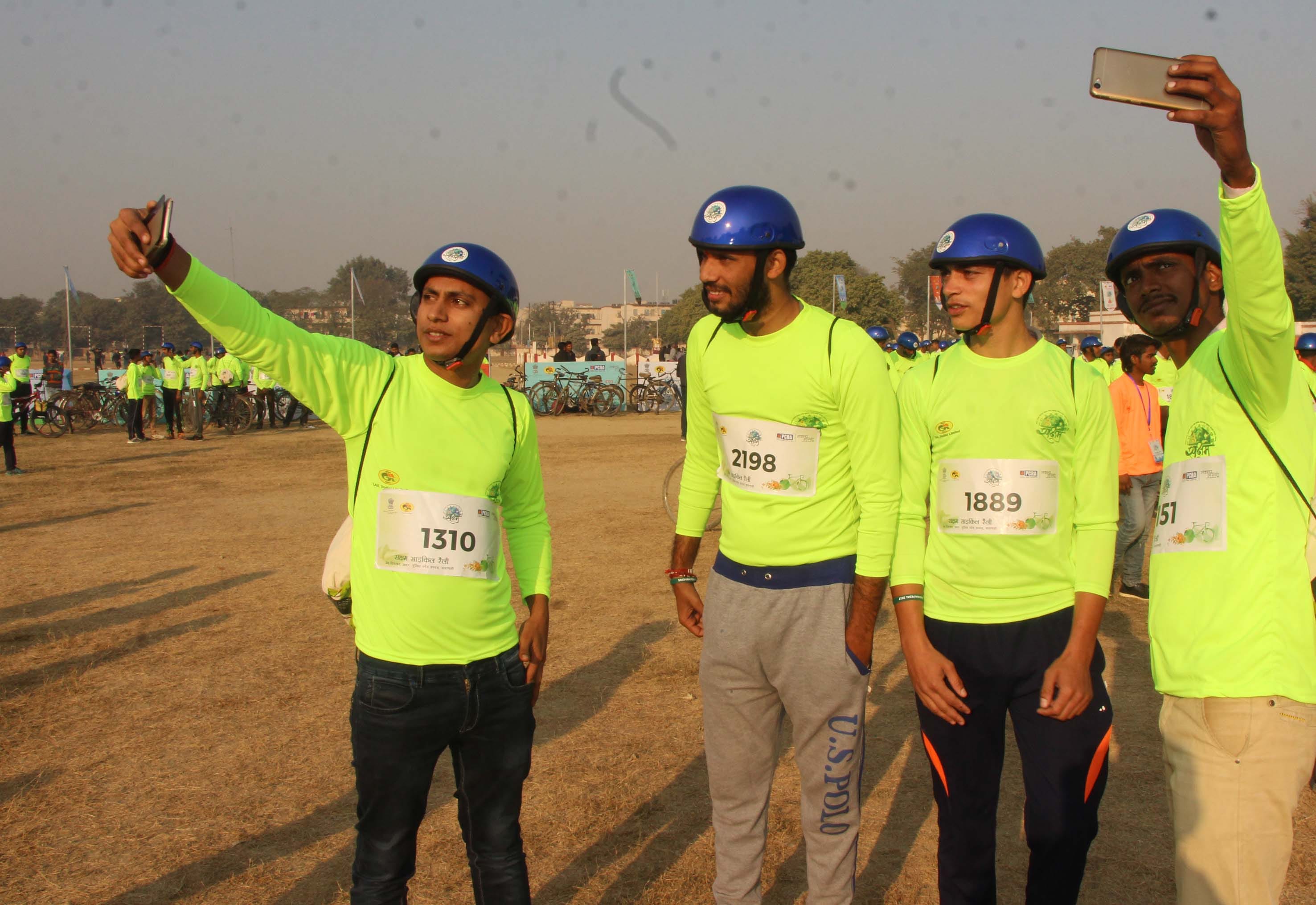 Cycle rally in varanasi for environmental protection