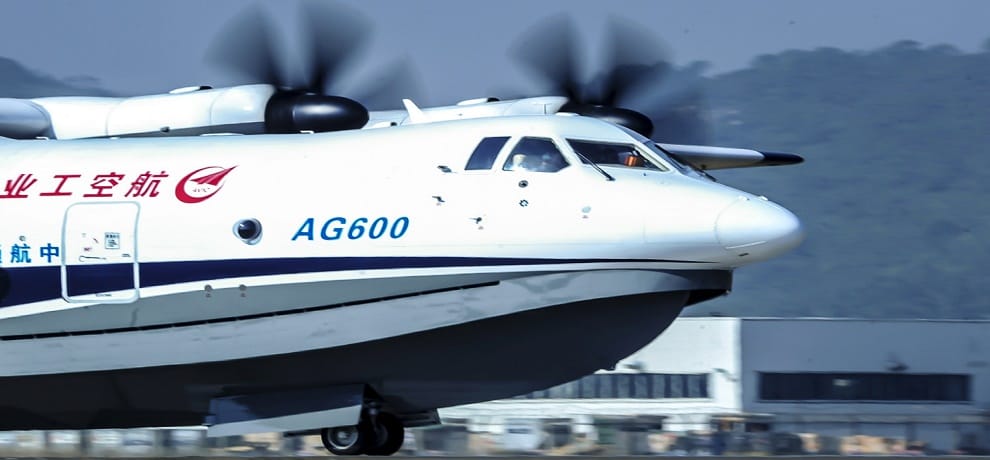 Chinese biggest amphibious aircraft takes its maiden flight