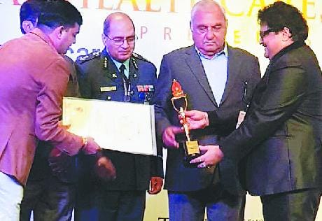 नालागढ़ के डॉक्टर भूपेश को बेस्ट डॉक्टर ऑफ द ईयर का खिताब