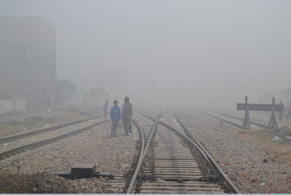 कोहरे का कहर, तीन वाहनों की भिड़ंत में ड्राइवर की मौत