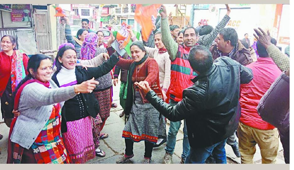 देररात तक मंडी, सराज में जयराम की ताजपोशी पर जश्न