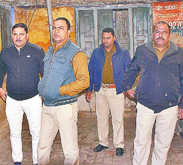 delhi police sotiganj me chaapa