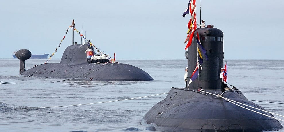 Russian submarines reached to steal Internet data in the sea, America Restless 