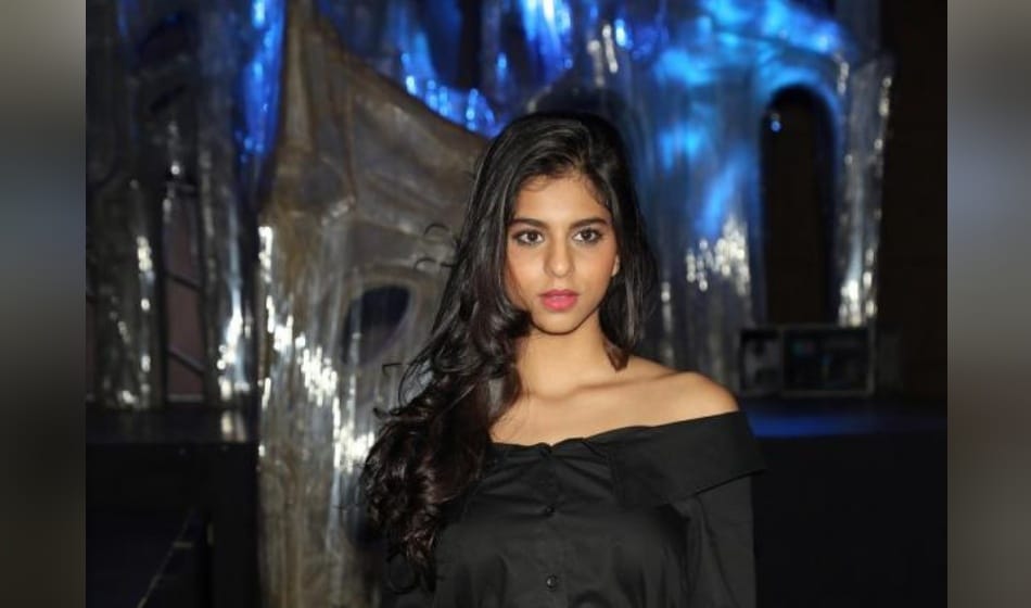view pics of partying gauri khan and suhana khan