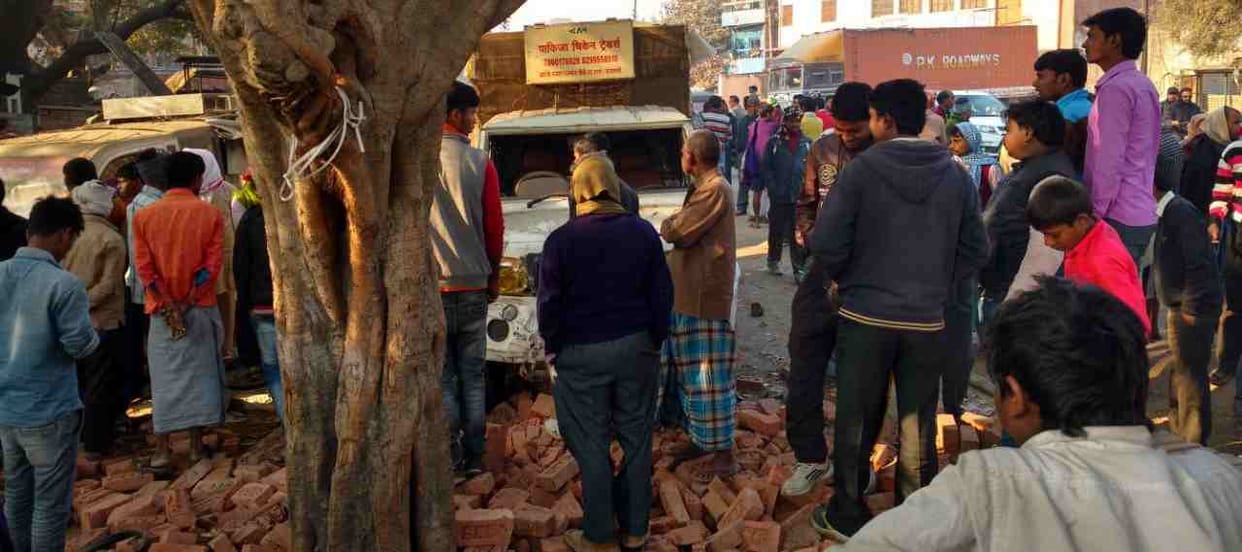 Road accident in varanasi three people died