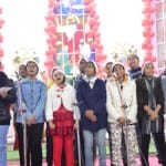 प्रभु यीशु के जन्म पर सेंट जॉन्स चर्च में गीत गाकर खुशियां मनाते मसीही समाज के लोग।