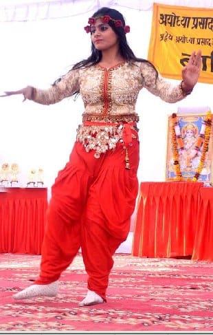 मेरे रश्के कमर... पर नृत्य से मनमोहा