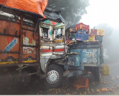 कोहरा बना जानलेवा, हादसों में दो की जान गई
