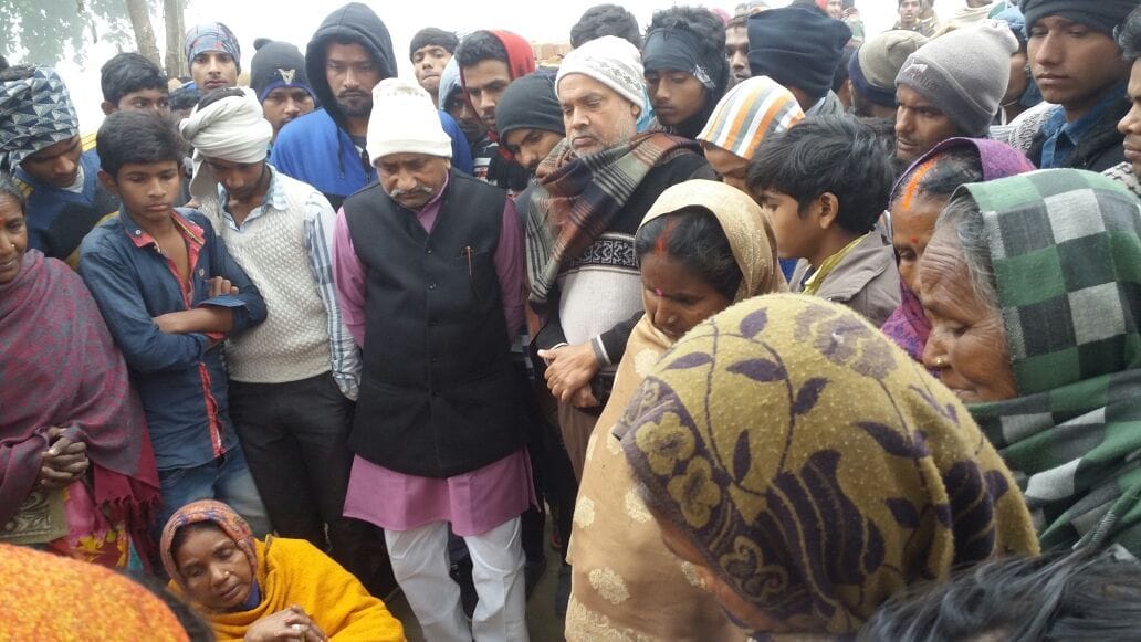 कोहरे का कहर:ट्रक ने दो को मारी टक्कर, एक मी मौत