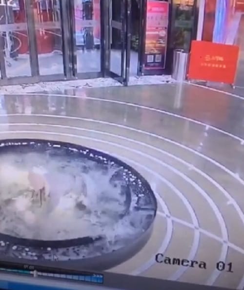 Chinese women Busy With Her Smartphone see what happens with her