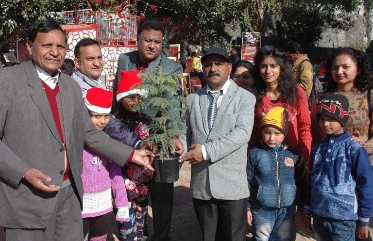 पिथौरागढ़ और बेड़ीनाग में धूमधाम से मनाया क्रिसमस