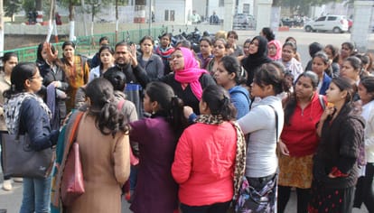 on the order of highcourt, students of it college will give b ed exams
