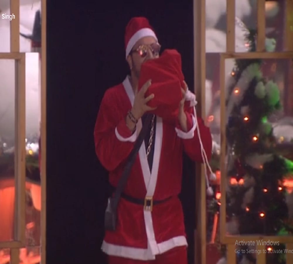 mika singh gifts to shilpa on christmas in bigg boss 11