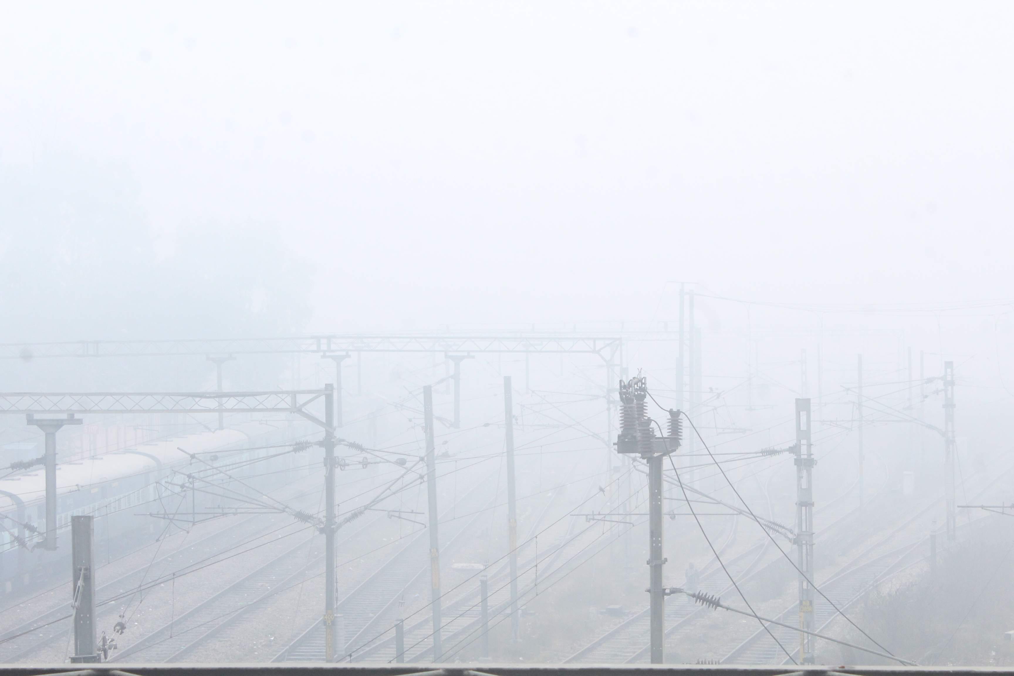 temprature fallen four degree in a day cold and fogg creat problems for people