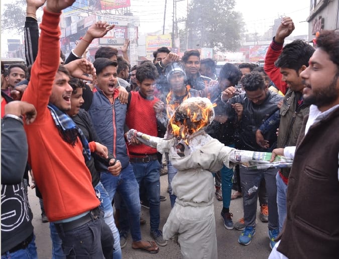 Blow Salman Khan's effigy on Shiv Chowk