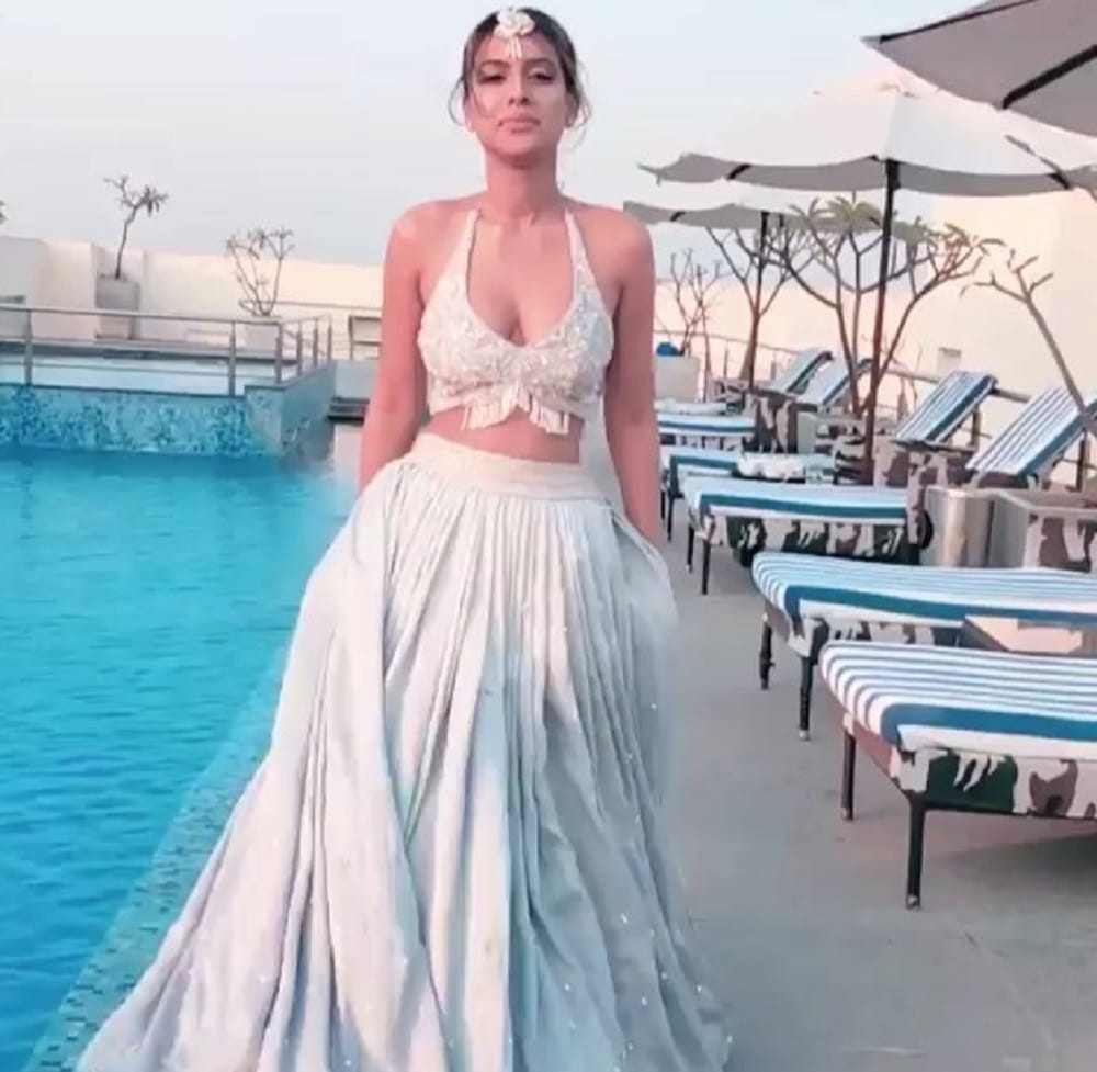 TV Actress Nia Sharma Flaunts Her Cleavage At Pune Fashion Week 2017