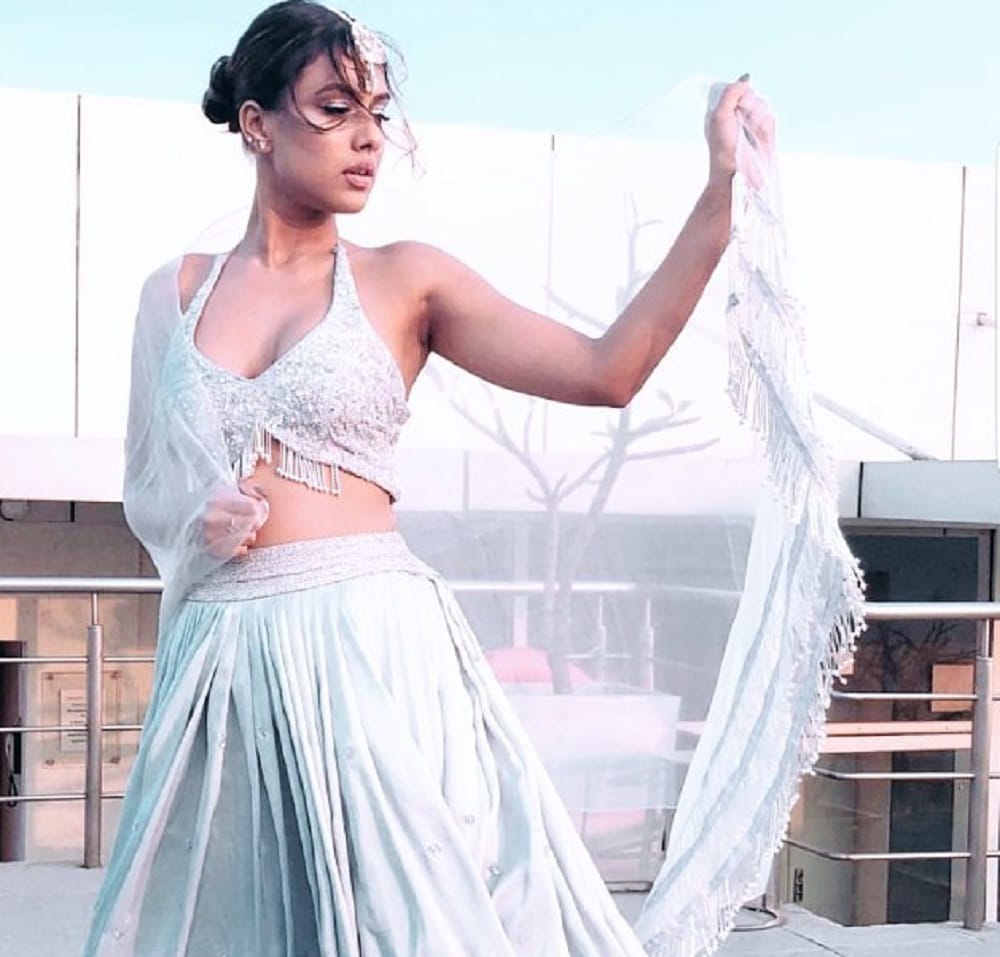 TV Actress Nia Sharma Flaunts Her Cleavage At Pune Fashion Week 2017
