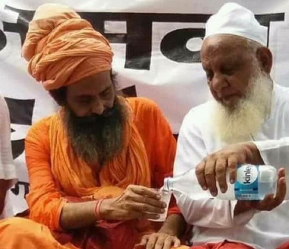 rishi kapoor trolled after wishing merry christmas with photoshopped photo