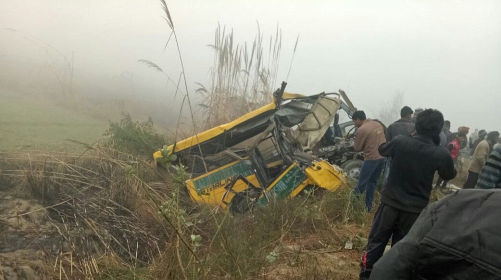 more than twenty child injured in school bus got accidental in mainpuri