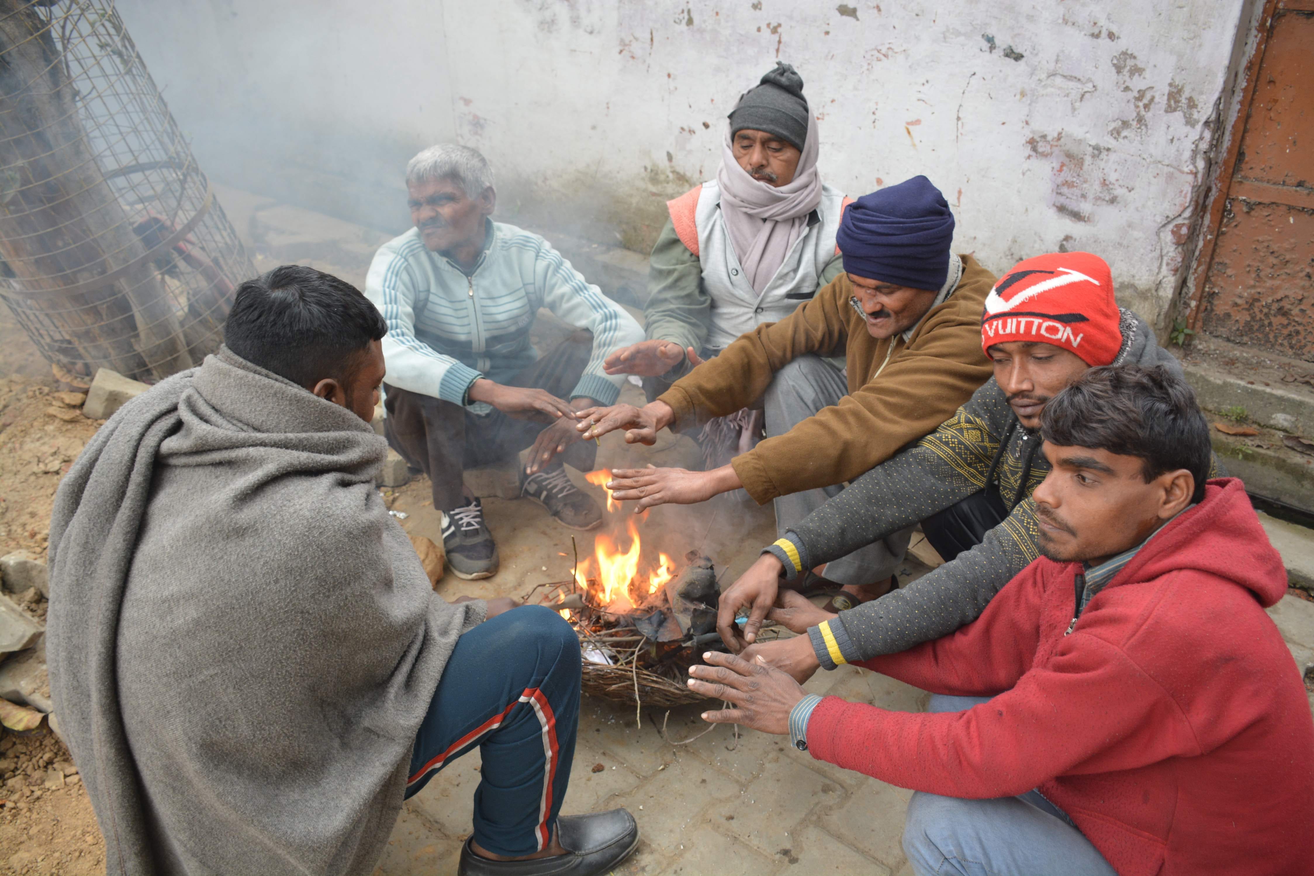 temprature fallen four degree in a day cold and fogg creat problems for people