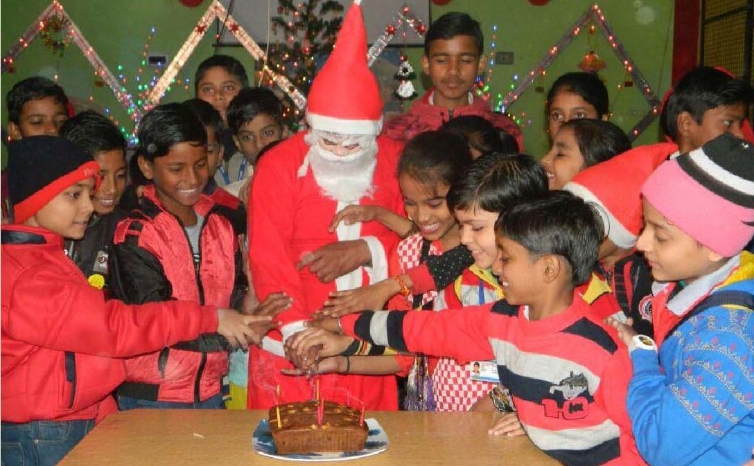 आया है यीशु आया है....