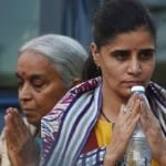 कुलभूषण जाधव की मां और पत्नी