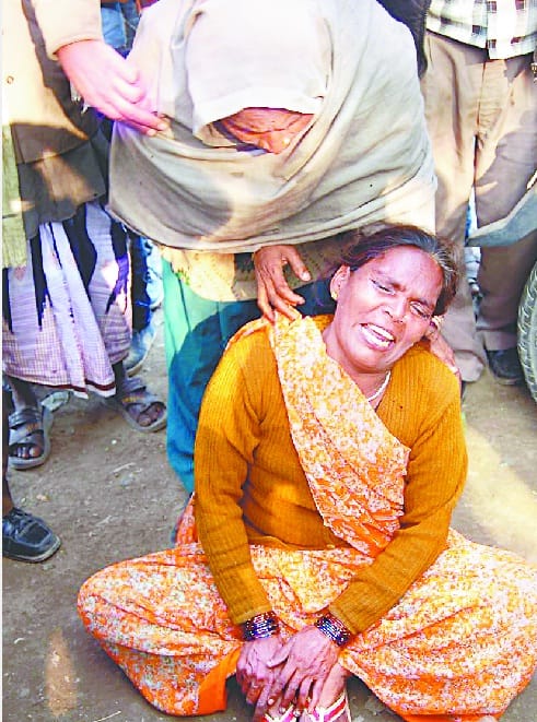  youth dies by  electricity current