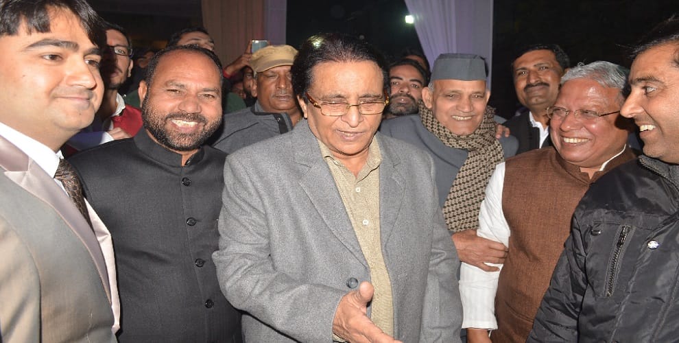 Azam Khan said, do not walk sp leaders with ax and petrol