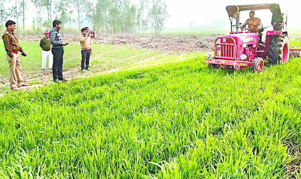 चारागाह, तालाब से हटवाया गया अवैध कब्जा
