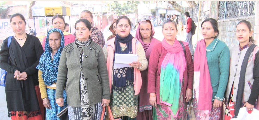 न्यूनतम सालाना आय की शर्त हो 60 हजार