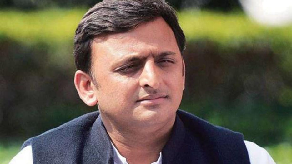 akhilesh yadav comments on tender process of sweater for school children.