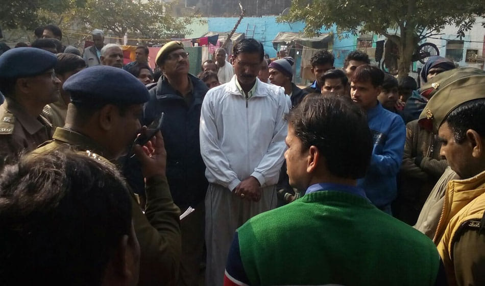 two sister found hanging from  a tree in barola noida in sector 49