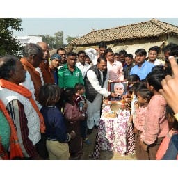 भाजपाजनों ने धूमधाम से मनाया पूर्व प्रधानमंत्री का जन्मदिवस