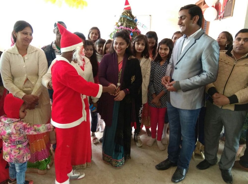Christmas celebrating with glee in the district
