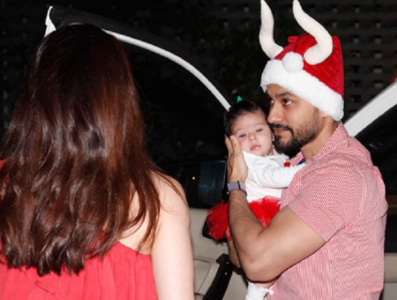 Soha Ali Khan and Kunal Khemu attented the Arpita Khan Christmas party with little Innaya 