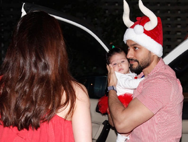 Soha Ali Khan and Kunal Khemu attented the Arpita Khan Christmas party with little Innaya 