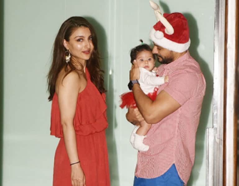 Soha Ali Khan and Kunal Khemu attented the Arpita Khan Christmas party with little Innaya 