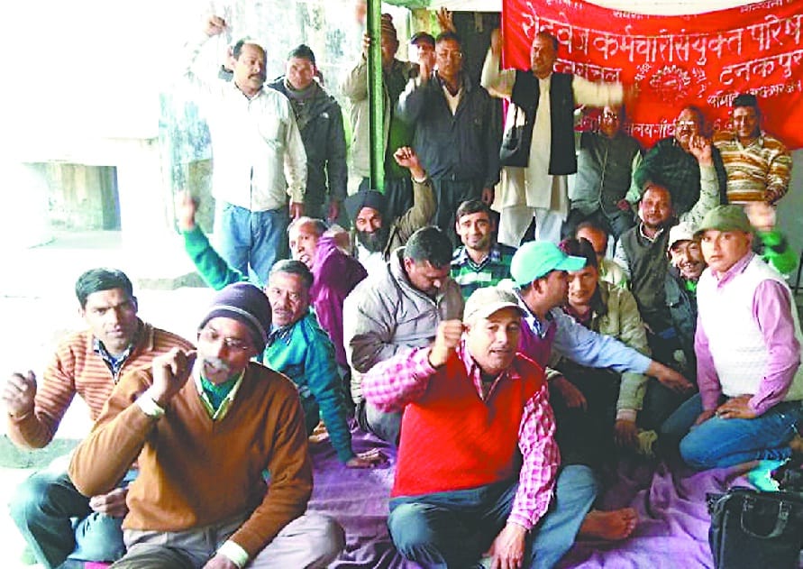 Roadway staff sitting on indefinite strike
