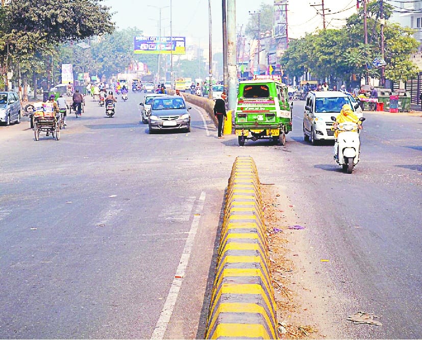 On the first day rein on heavy vehicles, relax the public