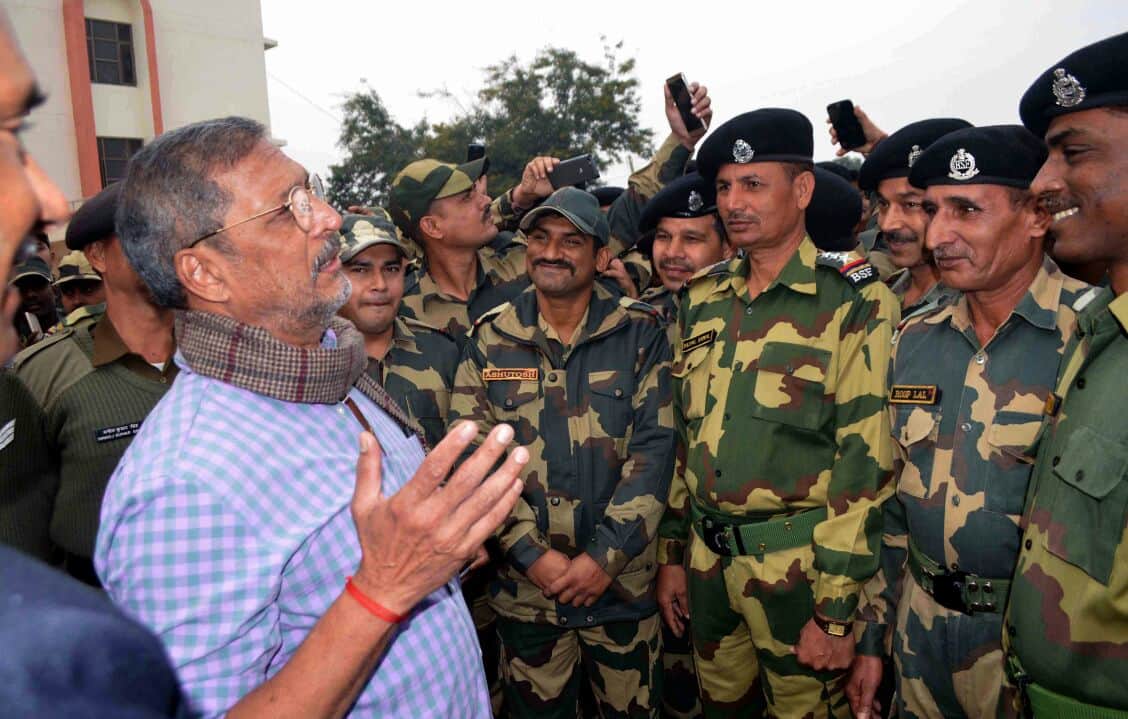 BOLLYWOOD ACTOR NANA PATEKAR SHARED MOMENTS WITH BSF JAWANS
