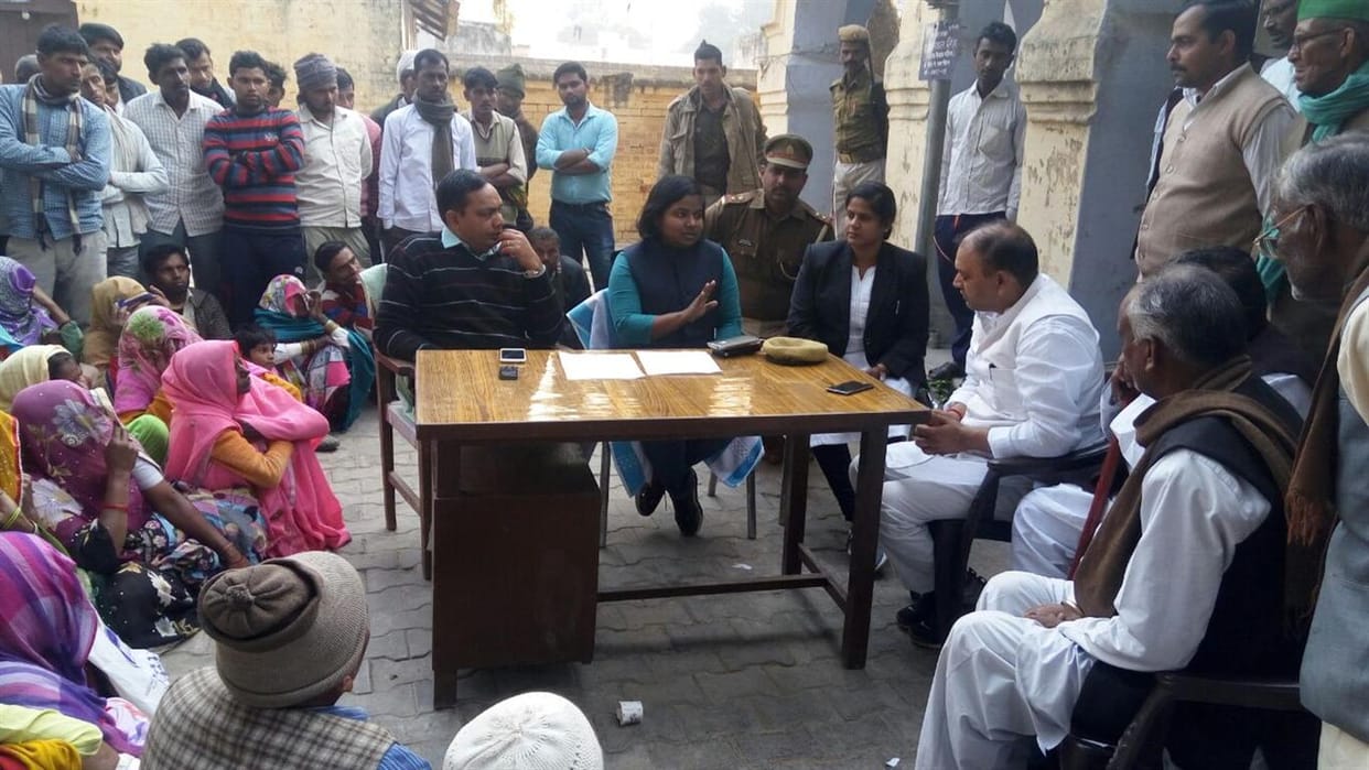 Farmers Protest against police due to FIR in Hasayan