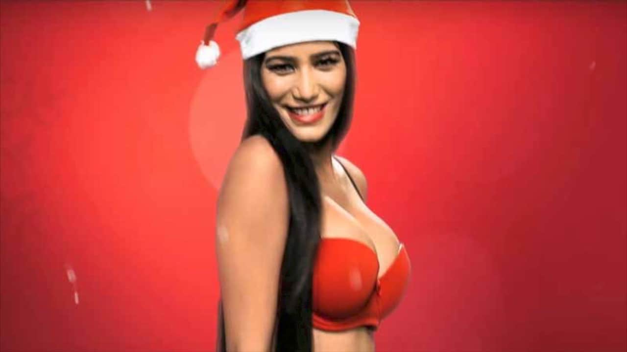 Poonam Pandey shares topless pic to wish Rahul Dravid on his birthday