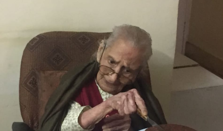 know why handsome rahul gandhi called her 107 year old female fan and what he talked